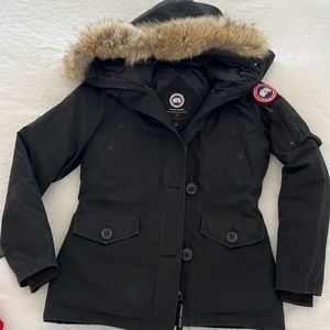 CANADA GOOSE womens black down / fur parka - size Small